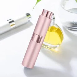 Scenty - Parfum Verstuiver Navulbaar - Mini Parfum Flesje - Reisflesje - Lichtroze -Parfum Verkoopwinkel 1200x1200 424