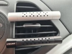 Autoparfum - Luchtverfrisser Auto - Inclusief 5 Geuren - Luxe Design - ZWART - Hervulbaar - Fris -Parfum Verkoopwinkel 1200x899