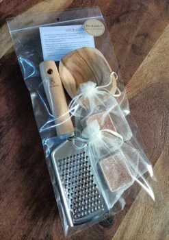 2 Amberblokjes - Geurblokjes - Incl - Schaaltje - Rasp - Organza Zakjes - Geschenkset Vrouwen 11 2 Amberblokjes - Geurblokjes - Incl - Schaaltje - Rasp - Organza Zakjes - Geschenkset Vrouwen -Parfum Verkoopwinkel 848x1200 6